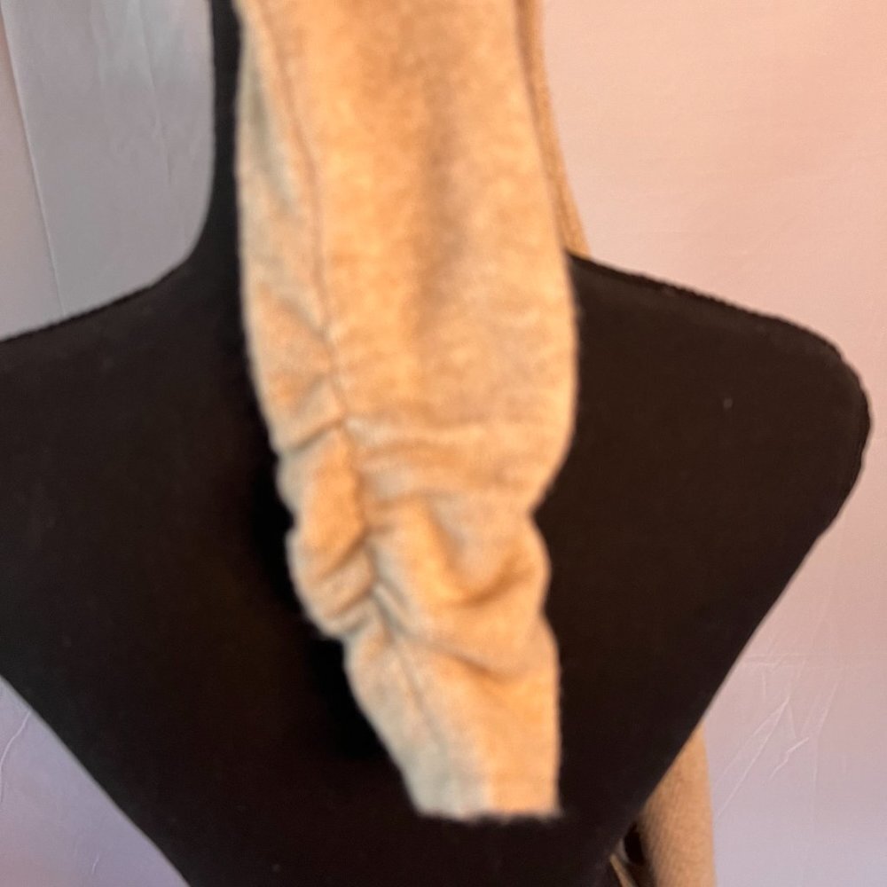 WHBM Womens Cream/Gold cinch sleeve Super Soft V Neck Sweater Size Medium - 0090 - Picture 4 of 4